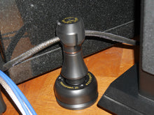 Afbeelding in Gallery-weergave laden, Omicron Cable Holder Classic